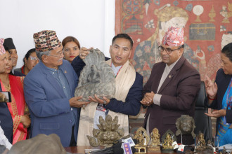 विदेशबाट फर्काएका २१ वटा मूर्ति मन्त्री पाण्डेद्वारा हस्तान्तरण 