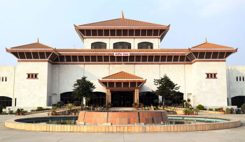 विकास बजेट कटौती नगर्न र लडाकुलाई राहत नदिन सांसदको माग