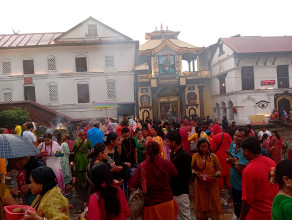 साउनको दोस्रो सोमबारः पशुपतिनाथमा बिहानै ३ बजेदेखि भक्तजनको घुइँचो