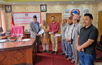 बैंकले किसानलाई सहज ढंगले ऋण प्रवाह गर्नुपर्छ- मन्त्री अधिकारी