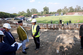झण्डै ४४ करोड लागतको त्रिवि क्रिकेट मैदानको निरीक्षणमा पुगे प्रधानमन्त्री