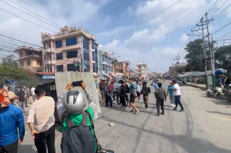 स्थानीयले भत्काए माओवादी अध्यक्ष प्रचण्ड निवास जानेबाटोको प्रहरी बिट