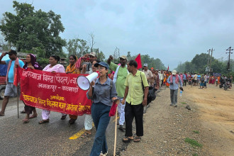 मिटरब्याजविरुद्धको पैदल न्याय मार्च लालबन्दीबाट काठमाडौँतर्फ अघि बढ्यो (तस्बिरहरू)
