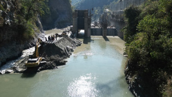 जलविद्युत् आयोजनाको पहुँचमार्ग जीर्ण हुँदा दुर्घटनाको जोखिम