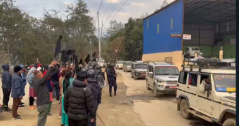 राजेन्द्र महतोलाई देखाइयो कालो झन्डा, समाज भाँड्न खोजेको ताप्लेजुङबासीको आरोप
