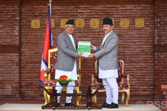 राष्ट्रपतिसमक्ष महालेखापरीक्षकको प्रतिवेदन पेस,  बढ्दो बेरुजुप्रति राष्ट्रपतिद्वारा चिन्ता व्यक्त