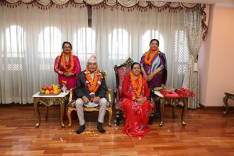 राष्ट्रपति पौडेलले लगाए तिहारको टीका