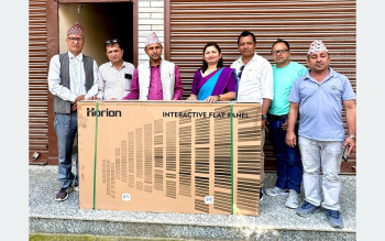 अर्थमन्त्रीको पहलमा चार विद्यालयलाई ‘स्मार्ट बोर्ड’ सहयोग