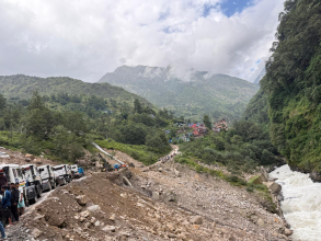 बाढी पहिरोले पाँच राजमार्ग अवरुद्ध