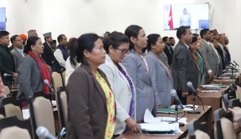 सदनमा सांसदको कहर : ‛काठमाडौँमा रेलको चर्चा छ,  कर्णालीमा डोकामा बिरामी बोक्नुपर्ने अवस्था छ’