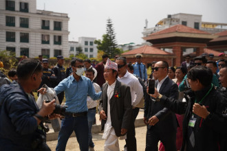 नवनिर्वाचित सांसदहरूले लिए शपथ