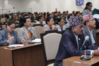संसद्मा मन्त्रीहरूको न्यून उपस्थितिप्रति सांसद राजेन्द्र राईको विरोध, बैठक १५ मिनेट स्थगित