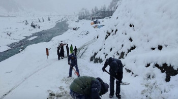 पाँच दिनदेखि तिलिचो बेस क्याम्पमा फसेका पर्यटकको उद्धार, सशस्त्रको माउन्टेन रेस्क्यु टिम परिचालित