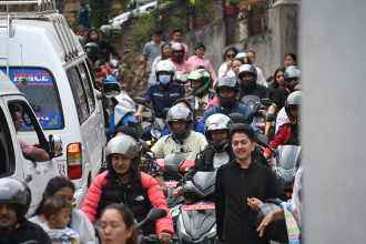 सेतो गुम्बा हेर्न थेग्नै नसक्ने सर्वसाधारणको भीड (तस्बिरहरु)