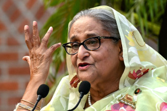 बंगलादेशकी पूर्वप्रधानमन्त्री हसिना अवहेलना मुद्दामा दोषी ठहर, ६ महिनाकाे जेल सजाय