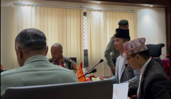 गृहमन्त्री गुरुङले गरे सशस्त्रका आईजीपी अर्यालसँग छलफल