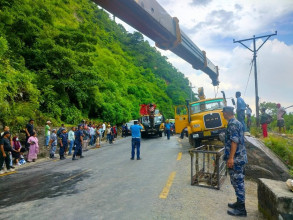 मर्स्याङ्दीमा दुर्घटनाग्रस्त भारतीय बस निकाल्न बन्द राजमार्ग ८ घन्टापछि खुल्यो