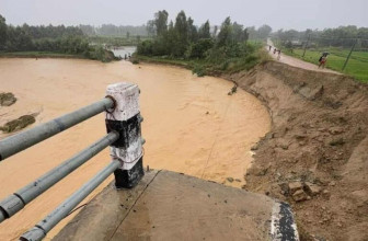 रातो नदीले तटबन्ध भत्काउँदा १५ करोड क्षति