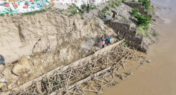 बाँकेमा बस्ती जोगाउन आपत कालीन तटबन्ध