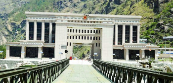 खासा क्षेत्रमा भीषण डढेलो लागेपछि तातोपानी नाका बन्द