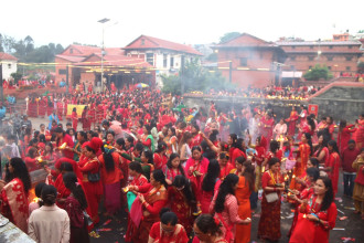 हरितालिका तिजः पशुपतिनाथलगायत देशैभरका शिवालयमा भक्तजनको घुइँचो