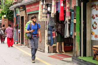 वर्ल्ड टुरिज्म डेः ‘गोल्डेन सिजन’मै ठमेलमा घटे पर्यटक, मारमा व्यवसायी