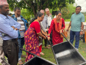 कृषि सामग्री ढुवानी गर्न किसानलाई ठेला गाडा सहयोग