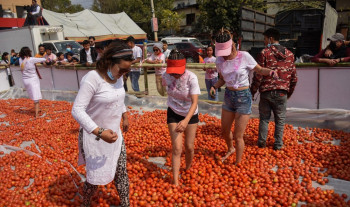 कोहलपुरमा गोलभेँडा उत्सवसँगै होली