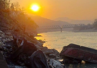 त्रिशूलीमा खस्यो ट्रक, चालकको मृत्यु