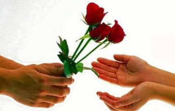 भ्यालेन्टाइन डेको रमझम,  प्रेमिल जोडीबीच रातो गुलाब दिएर पिरती साटासाट