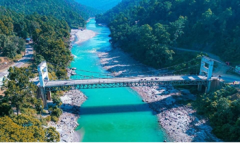 दुई छोराछोरीसहित भेरीमा हाम फालेकी आमा बेपत्ता, नदी किनारमा भेटिए मोबाइल र झोला