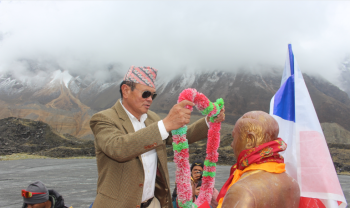ऊर्जामन्त्रीद्वारा अन्नपूर्ण आधार शिविरमा प्रथम आरोहीको सालिक अनावरण