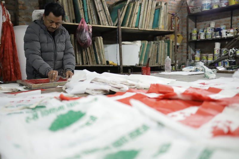 देश चुनावमा होमिँदा प्रचार सामग्रीको आएन ठूलो अर्डर (तस्बिरहरु)