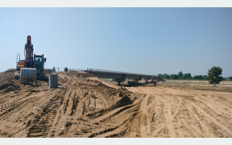 वनहरा नदीमा धमाधम पक्की पुल निर्माण हुँदै, २६ करोड लागत