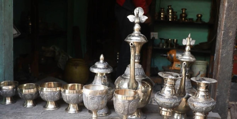 टक्सारको परम्परागत धातु उद्योग संकटमा, पुस्तौँदेखि चल्दै आएको कोइला अभाव