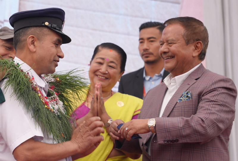 दुलको इमानदारीलाई मीनबहादुरको ढाप, भावुक बने-खुसी साटे