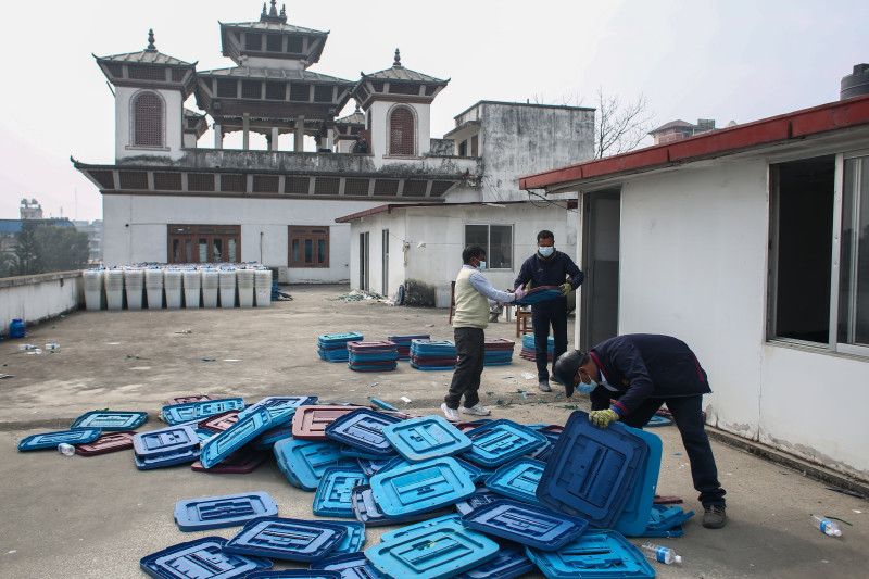 निर्वाचन सामग्री ढुवानी धमाधम (तस्बिरहरु)