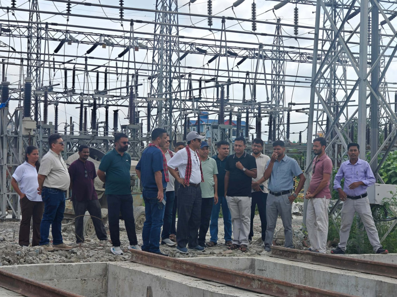 प्राधिकरण उच्च पदाधिकारी मोरङ/सुनसरीका विद्युत् पूर्वाधार प्रणालीको स्थलगत अनुगमनमा