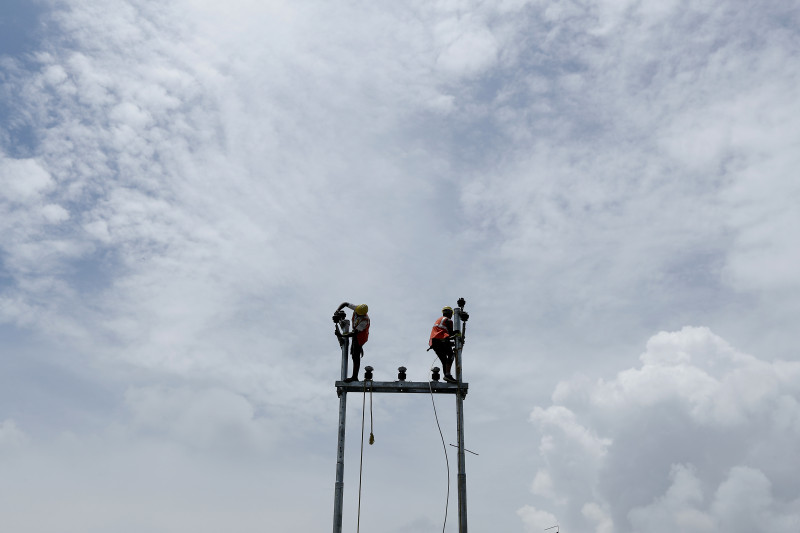 अन्तर्राष्ट्रिय श्रमिक दिवसः मजदुरलाई राष्ट्रपतिदेखि नेताहरुसम्मको शुभकामना