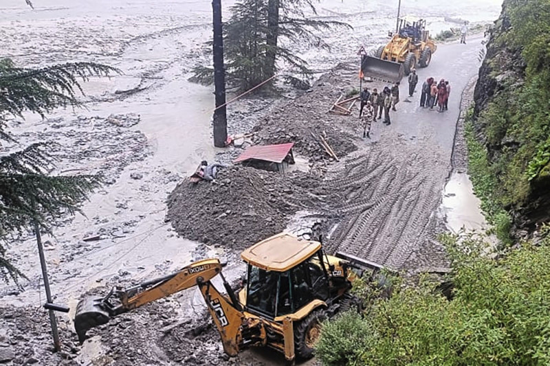 भारतमा ३४ सेकेण्डको बाढीमा परी सयौँ बेपत्ता, चार सय जनाको उद्धार