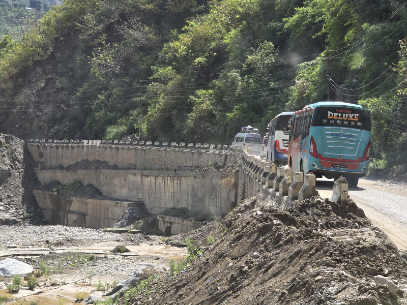 बिपी राजमार्गको काभ्रे-खण्डमा राति यातायात सञ्चालनमा रोक