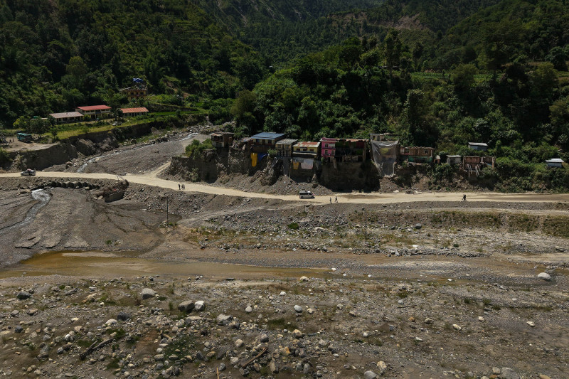 बाढीपहिरोले क्षतविक्षत बीपी राजमार्ग पुनर्निर्माण धमाधम, २८ मध्ये २५ किमि ठेक्का लाग्यो
