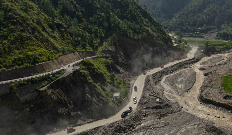 सुख्खा पहिरो खस्दा काभ्रेपलाञ्चोकमा बीपी राजमार्ग दुवैतर्फी अवरुद्ध