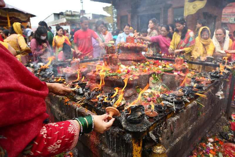हरिशयनी एकादशी :  बूढानीलकण्ठ मन्दिरमा  श्रद्धालुको भीड 