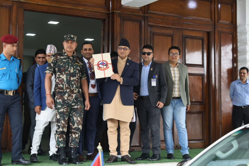 नयाँ सरकार, नयाँ बजेटः महत्वाकांक्षी लक्ष्य, छरिएका कार्यक्रम र राजस्व चापको जोखिम