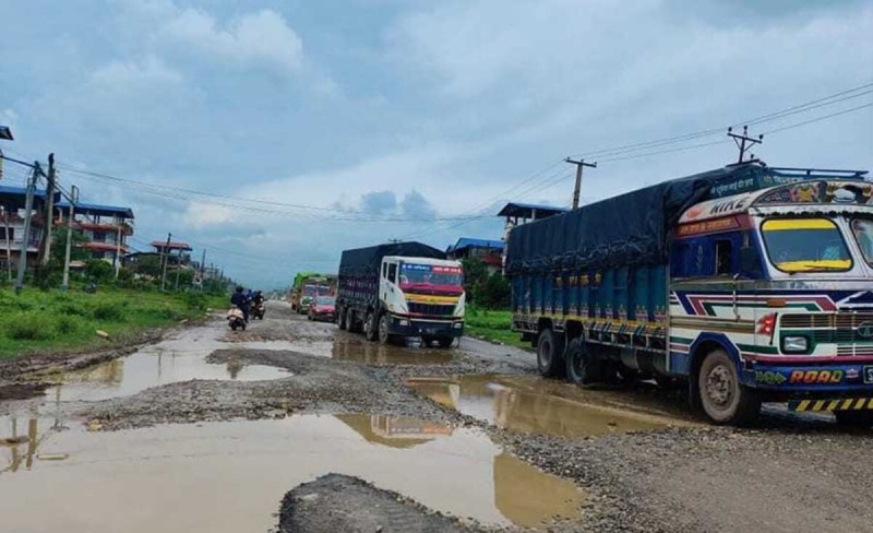 नारायणगढ–बुटवल सडक : घाम लाग्दा धुलो, पानी परे हिलो !