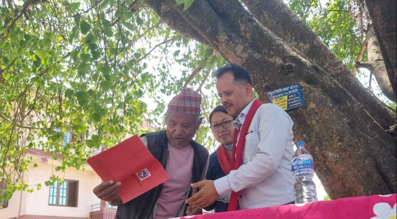 ३५ वर्षपछि २६ परिवारले पाए जग्गाधनी प्रमाणपत्र