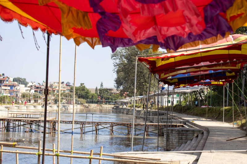 काठमाडौंको गौरीघाटमा छठ पर्वको तयारी (तस्बिरहरु)