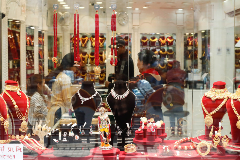 प्रतितोला ६०० रुपैयाँले बढ्यो सुन