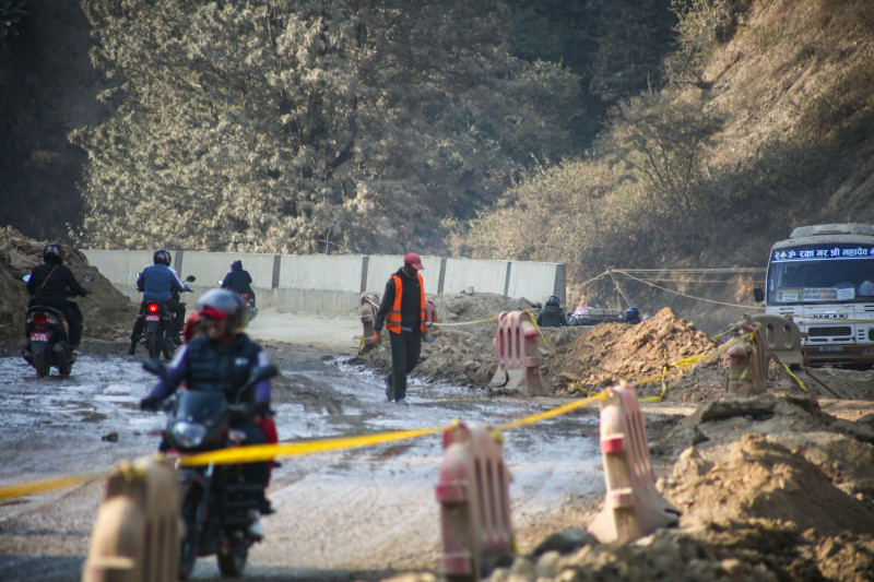 सूर्यविनायक धुलिखेल सडक ४ वर्षमा ४५ प्रतिशत मात्रै काम (तस्बिरहरु)